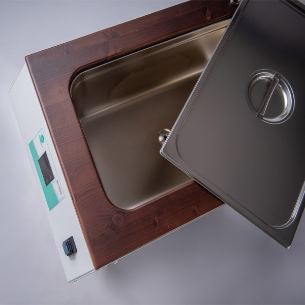 26 liter paraffin bath: Protection thermostat, convenient emptying system and optimized temperature control 26 liter paraffin bath: Protection thermostat, convenient emptying system and optimized temperature control